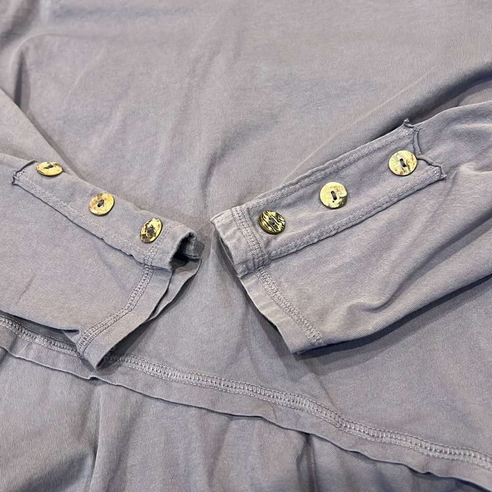 CMC (Color Me Cotton) Women's Purple V-Neck Top Tiered Bottom Cuff Buttons Sz S - Picture 7 of 9